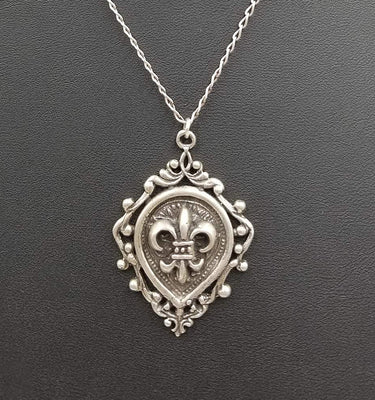 Bold, sterling silver, fleur d' lis pendant necklace. 17.5