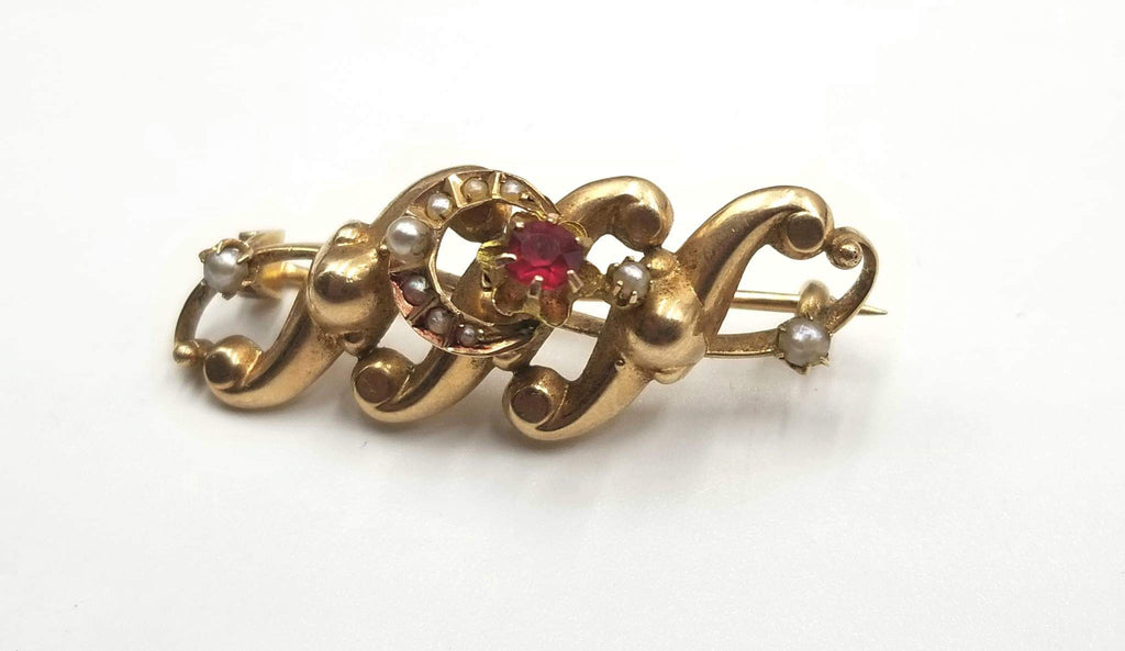 14KYG brooch with Pearl's and synthetic ruby.