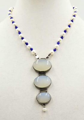 A devine pendant necklace of pearls, blue aventurine & chalcedony.19